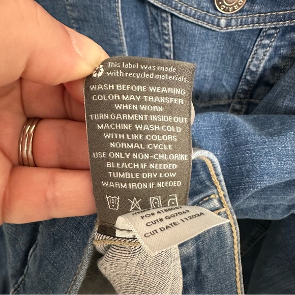 Torrid Denim Jacket Blue Button-Up Jean Jacket Silver Buttons Pockets NWT 2X - Picture 6 of 6